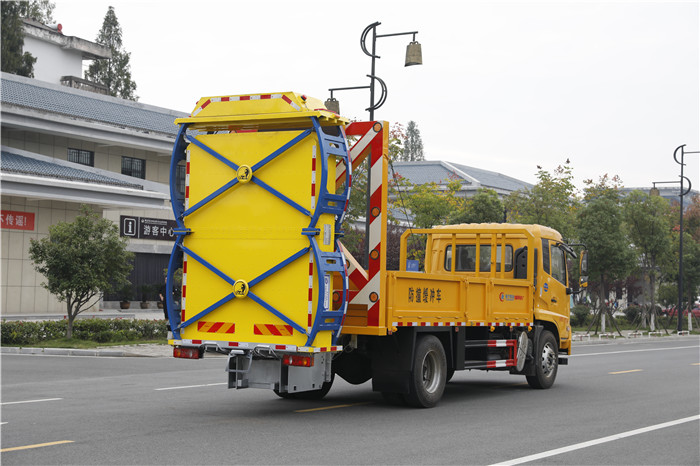 道路安全守护者 河北邢台东风防撞缓冲车在公路养护与救护中的关键作用