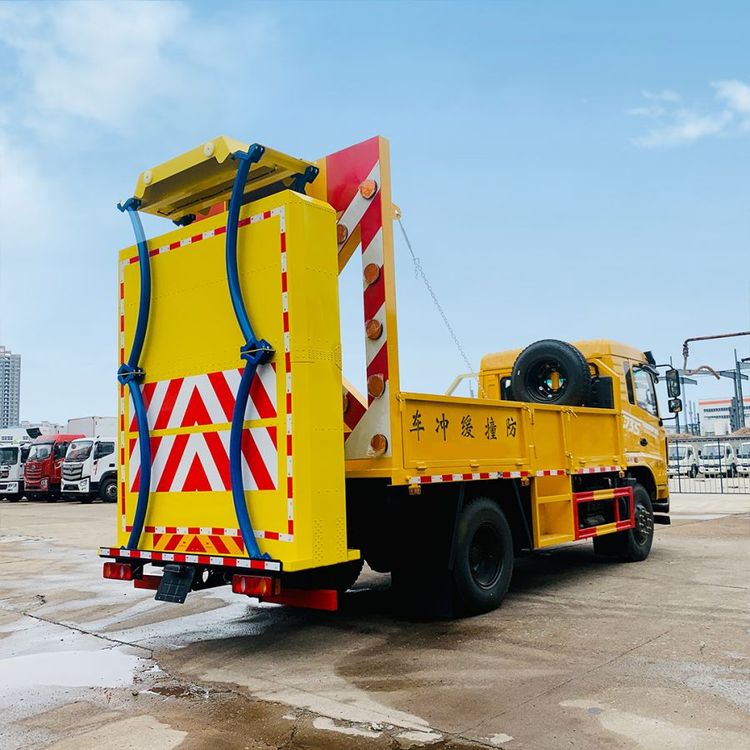 东风100K道路施工养护防撞缓冲车 施工现场的全新风・护盾