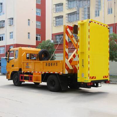 东风锦程12T防撞车 道路施工与高速作业的安全守护者