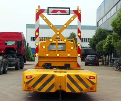 湛江防撞缓冲车与扫路车租赁服务 就近派发，高效便捷