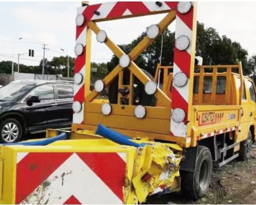 防撞缓冲车 道路施工作业的隐形安全卫士